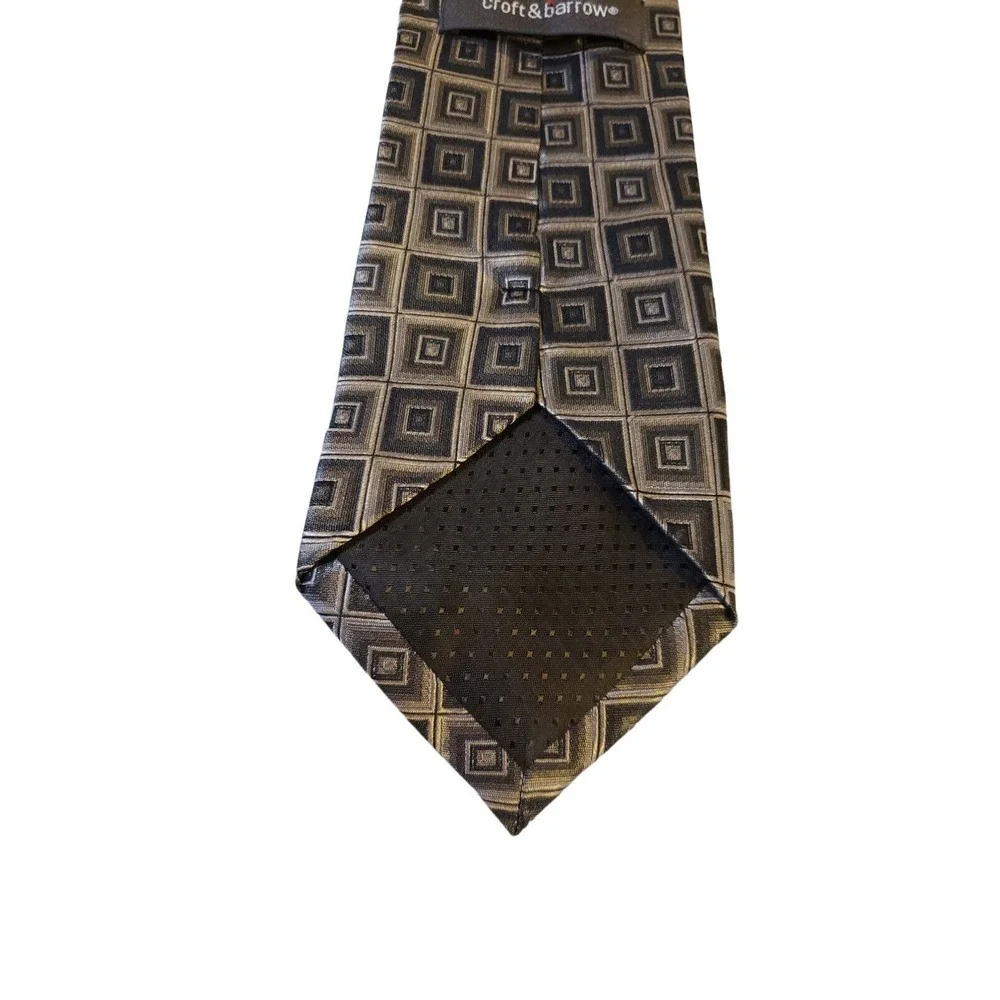 Croft & Barrow Hand‎ Made 100% Silk Neck Tie Made In China Gray Silver Squares